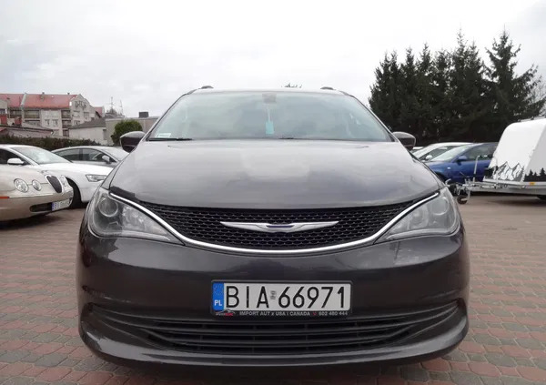 samochody osobowe Chrysler Pacifica cena 119900 przebieg: 107000, rok produkcji 2017 z Białystok